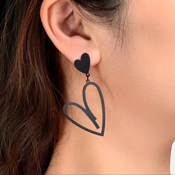 Black Matte Double Heart Drop Dangle Earrings Nwt - Picture 2 of 6